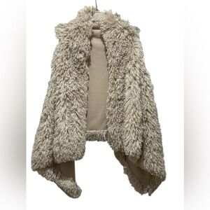 EUC. Madison 88, faux fur vest. One size.